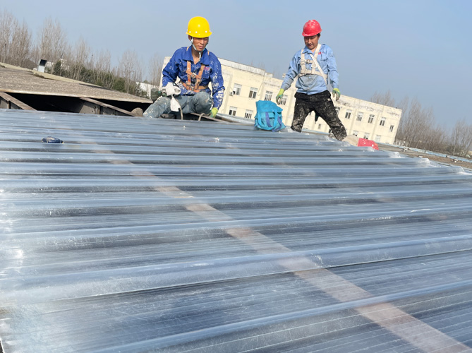 成都欣國(guó)立低溫科技廠房屋頂FRP采光瓦煥新工程